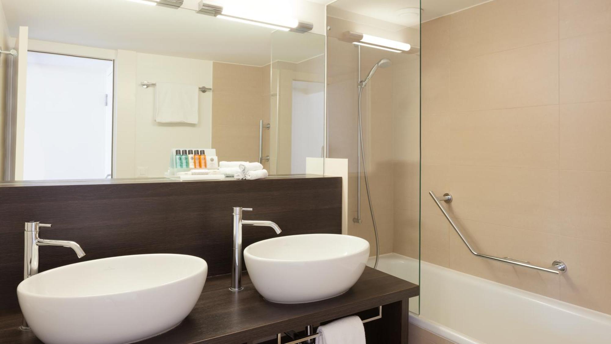 Crowne Plaza By Ihg Otel