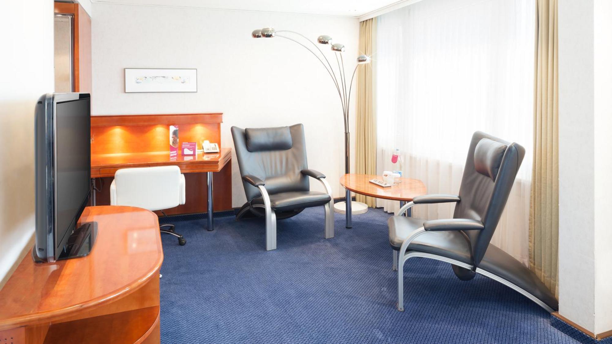 Crowne Plaza By Ihg Otel